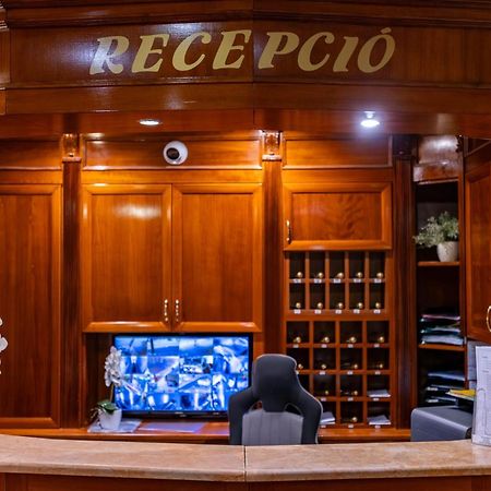 Hotel Barbakan Πετς Εξωτερικό φωτογραφία