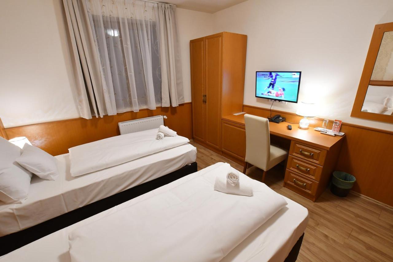 Hotel Barbakan Πετς Εξωτερικό φωτογραφία