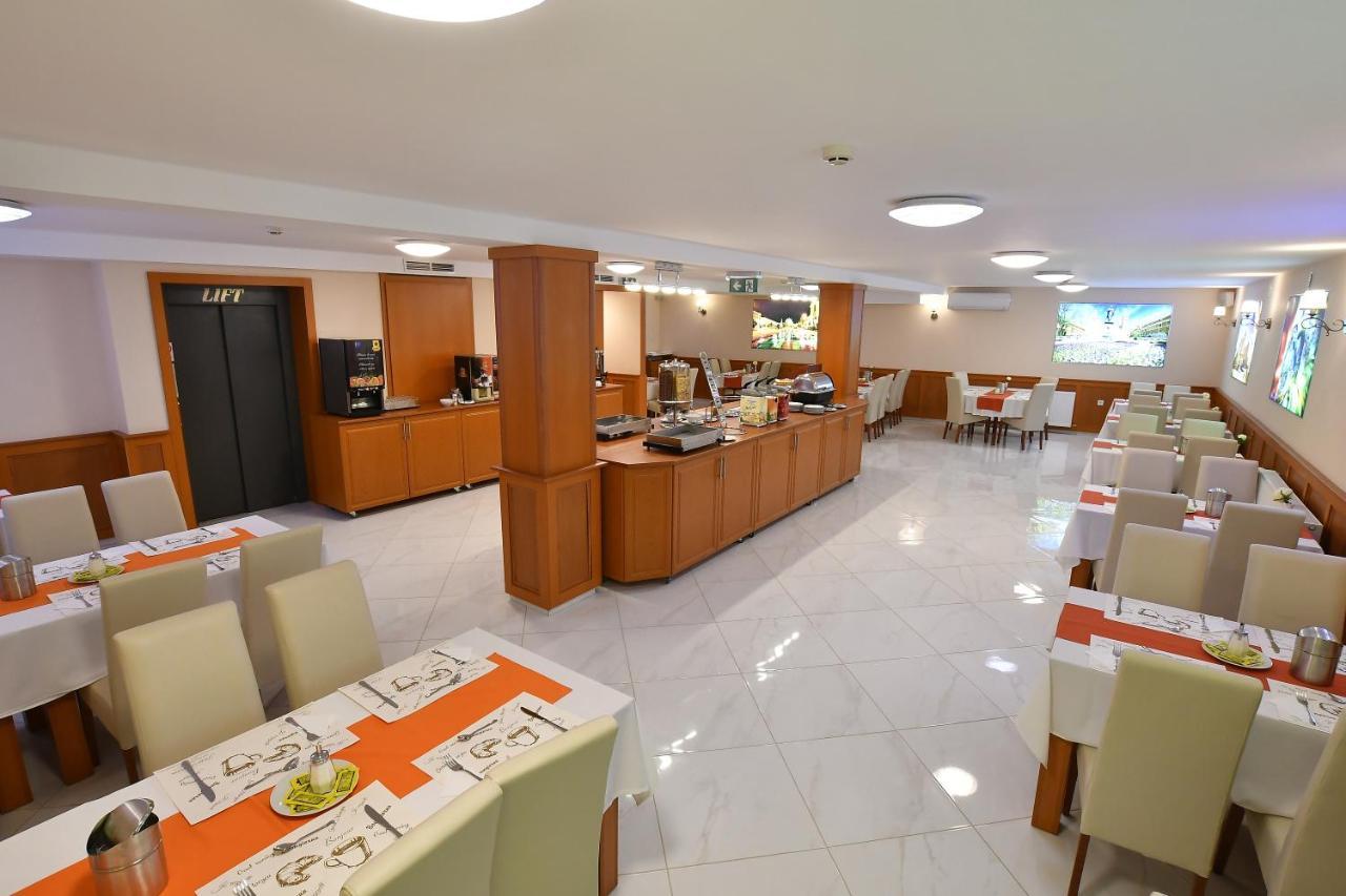 Hotel Barbakan Πετς Εξωτερικό φωτογραφία