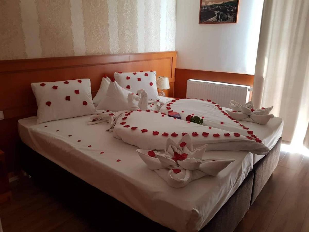 Hotel Barbakan Πετς Εξωτερικό φωτογραφία