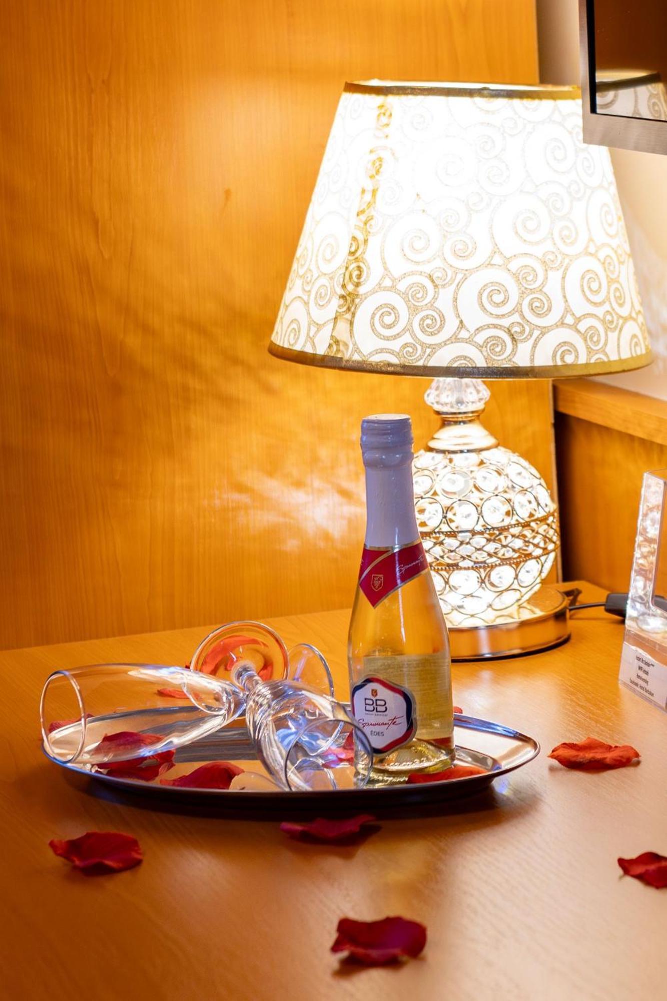 Hotel Barbakan Πετς Εξωτερικό φωτογραφία