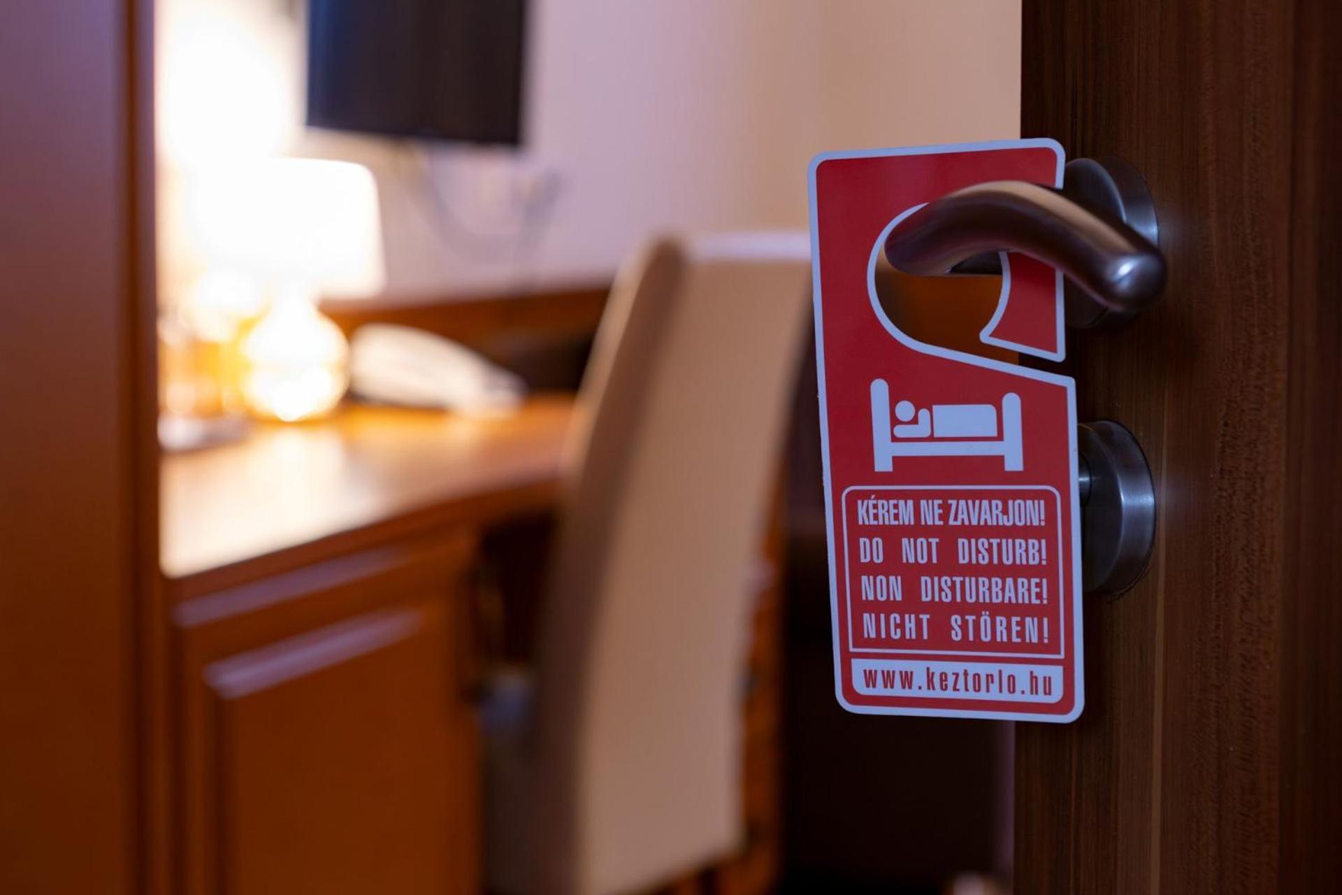 Hotel Barbakan Πετς Εξωτερικό φωτογραφία