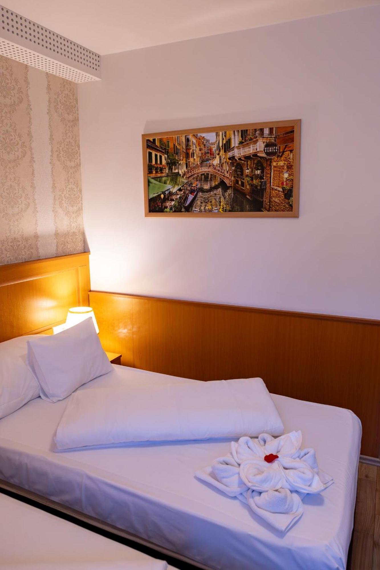 Hotel Barbakan Πετς Εξωτερικό φωτογραφία